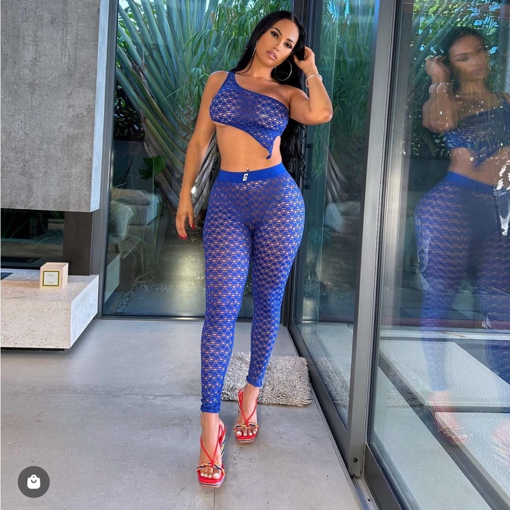 Two piece Gsuwoo set, never worn only tired on .